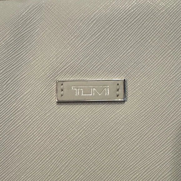 Tumi | Cream Leather Laptop Sleeve - Picture 2 of 10